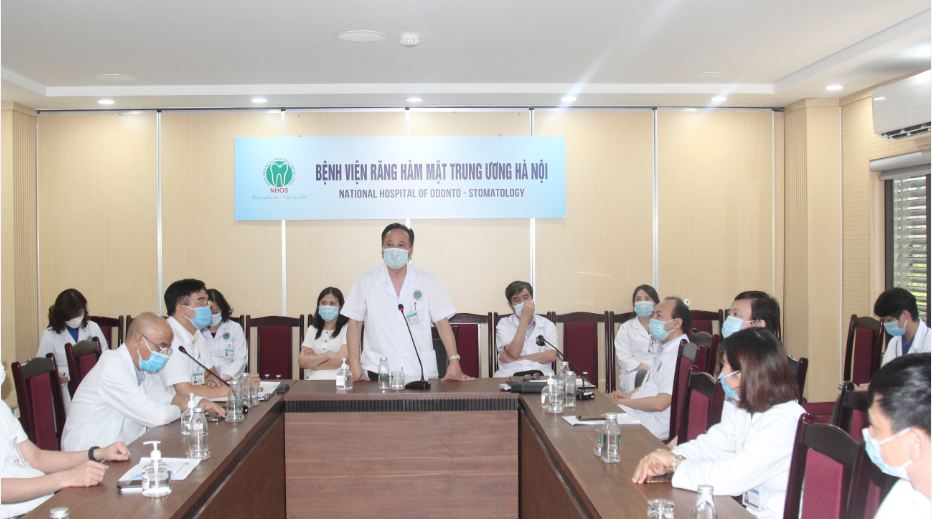 PGS.TS Trần Cao Bính - Bí thư Đảng uỷ, Giám đốc Bệnh viện kết luận hội nghị